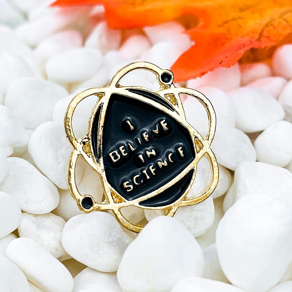Science Themed Atom Brooch Hun - مراجعة Science Hunter وسعره